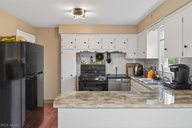 437 E Wilson Avenue, Girard, OH 44420