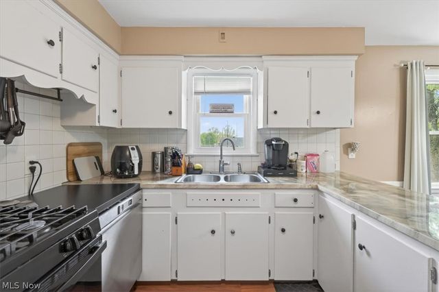 437 E Wilson Avenue, Girard, OH 44420