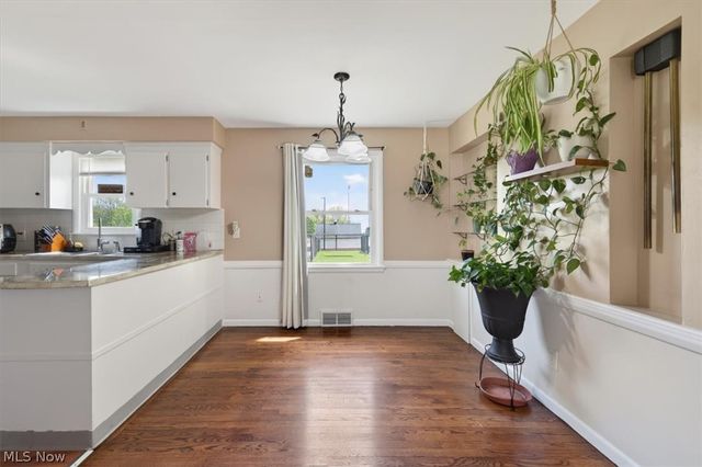 437 E Wilson Avenue, Girard, OH 44420