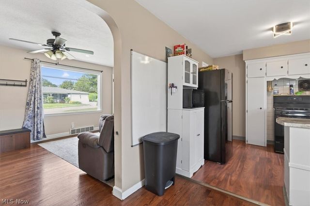 437 E Wilson Avenue, Girard, OH 44420