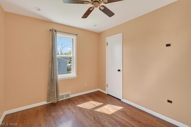 437 E Wilson Avenue, Girard, OH 44420