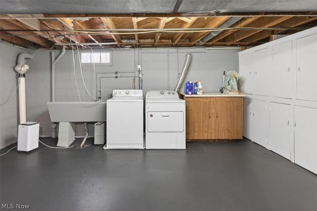 437 E Wilson Avenue, Girard, OH 44420