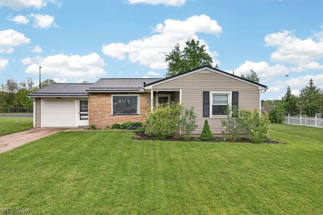 437 E Wilson Avenue, Girard, OH 44420