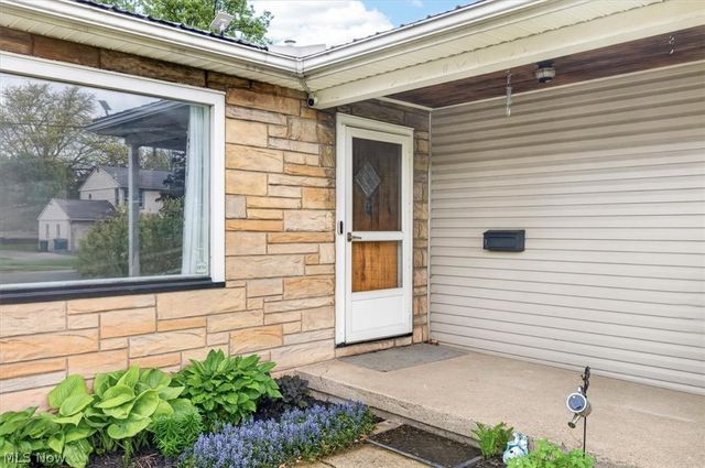 437 E Wilson Avenue, Girard, OH 44420
