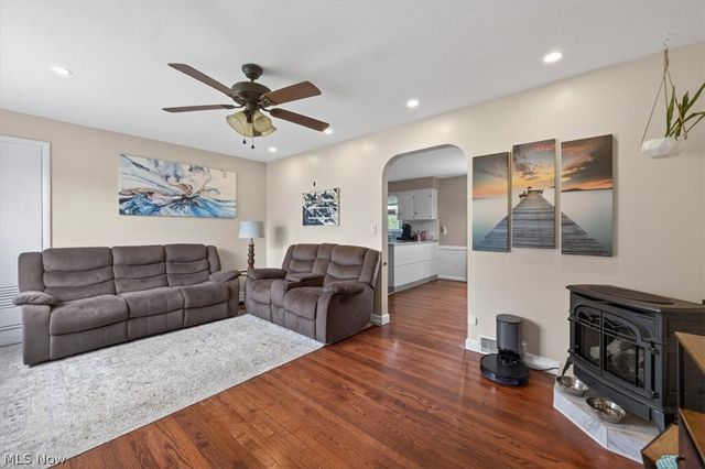 437 E Wilson Avenue, Girard, OH 44420