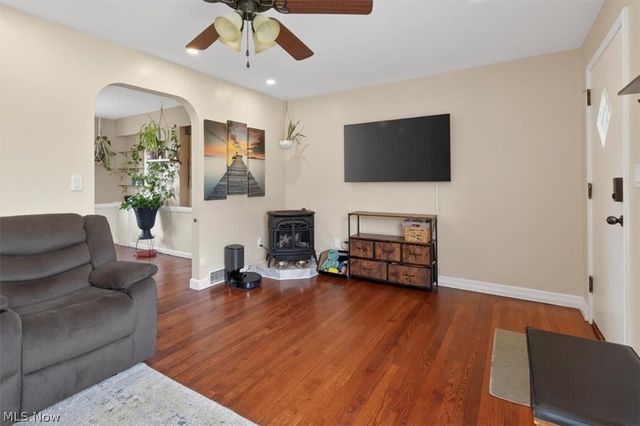 437 E Wilson Avenue, Girard, OH 44420