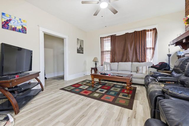 6101 18th AVENUE, Kenosha, WI 53143