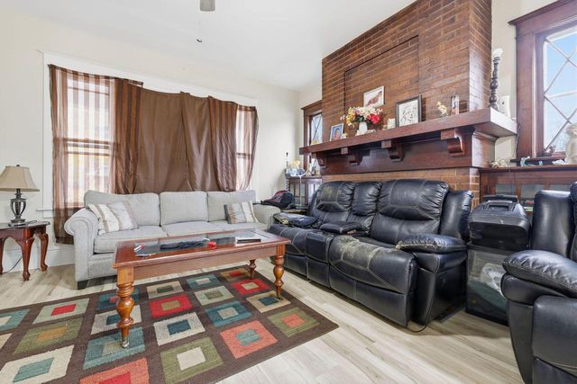 6101 18th AVENUE, Kenosha, WI 53143