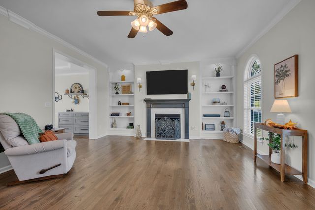 170 Lena Loop, Burns, TN 37029