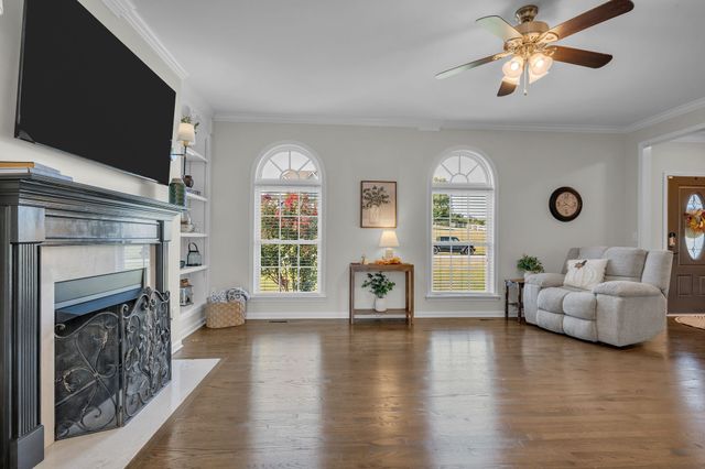 170 Lena Loop, Burns, TN 37029