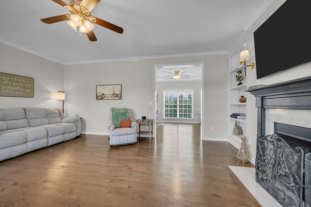 170 Lena Loop, Burns, TN 37029