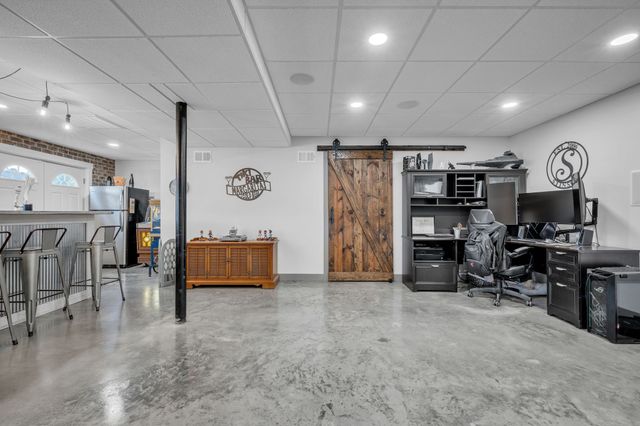 170 Lena Loop, Burns, TN 37029