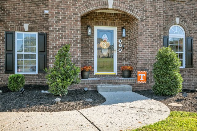 170 Lena Loop, Burns, TN 37029