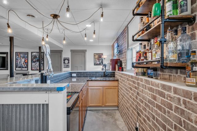 170 Lena Loop, Burns, TN 37029