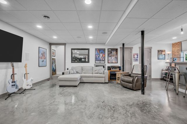 170 Lena Loop, Burns, TN 37029