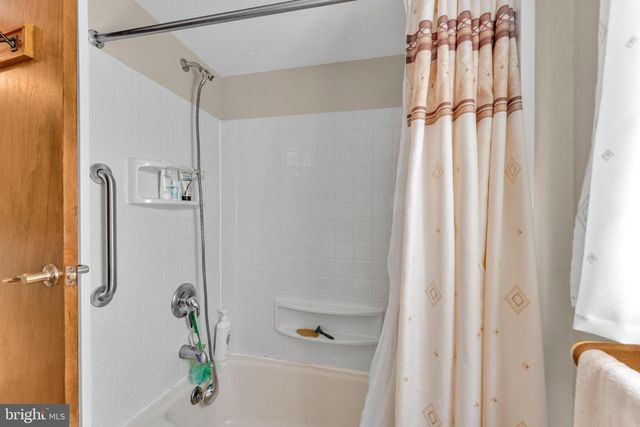 7701 RAYMOND DR, Millville, NJ 08332
