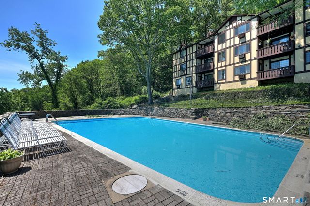 125 Warner Hill Road 100, Stratford, CT 06614