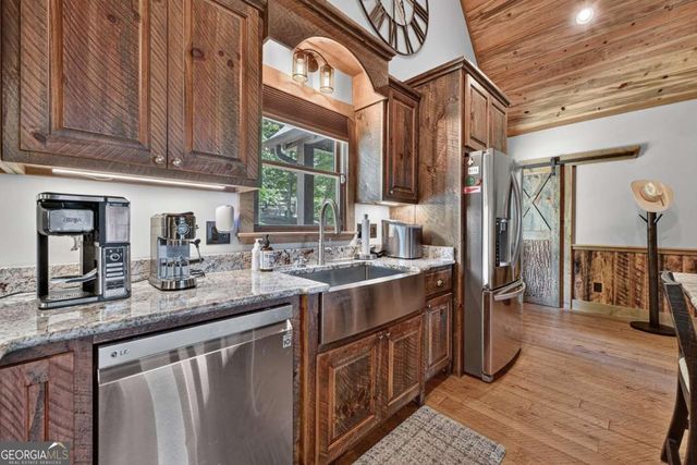 274 Hothouse Drive, Mineral Bluff, GA 30559