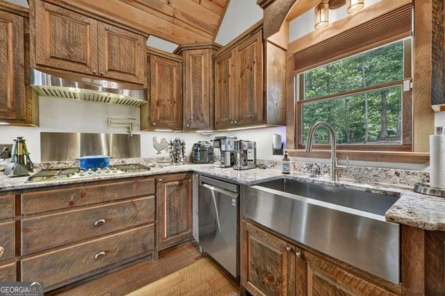 274 Hothouse Drive, Mineral Bluff, GA 30559