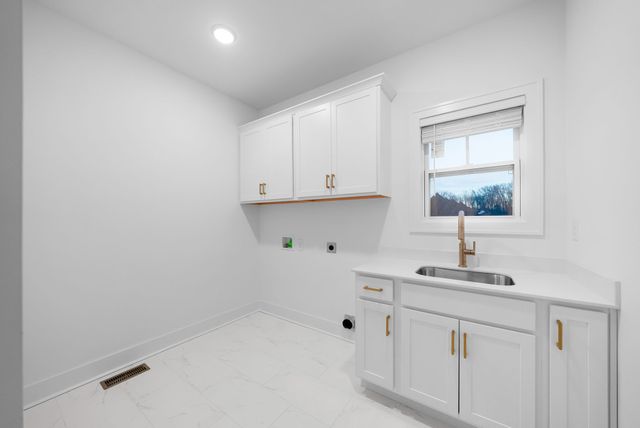 2030 Daniel Johnson Way, Clarksville, TN 37043