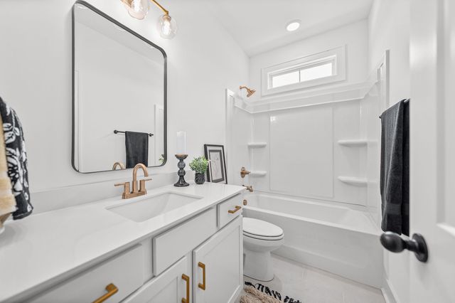 2030 Daniel Johnson Way, Clarksville, TN 37043