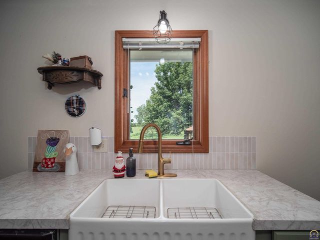 10727 SW Auburn RD, Wakarusa, KS 66546