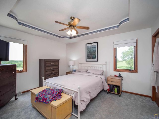 10727 SW Auburn RD, Wakarusa, KS 66546