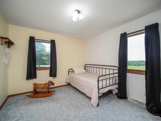 10727 SW Auburn RD, Wakarusa, KS 66546
