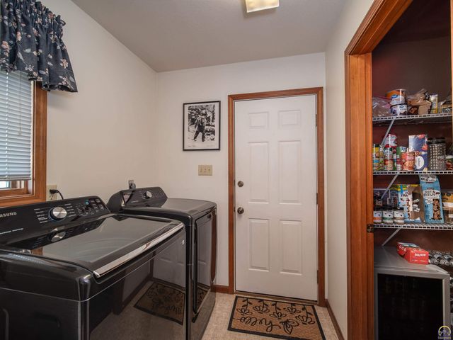 10727 SW Auburn RD, Wakarusa, KS 66546