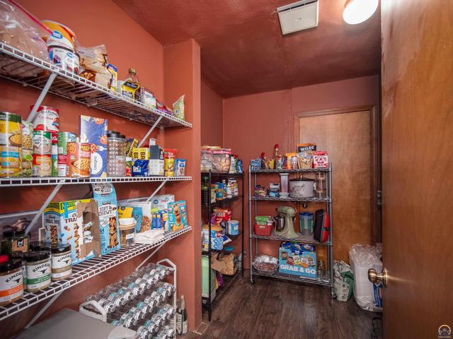 10727 SW Auburn RD, Wakarusa, KS 66546