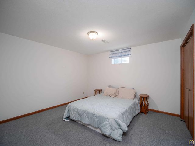 10727 SW Auburn RD, Wakarusa, KS 66546