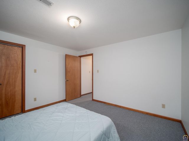 10727 SW Auburn RD, Wakarusa, KS 66546