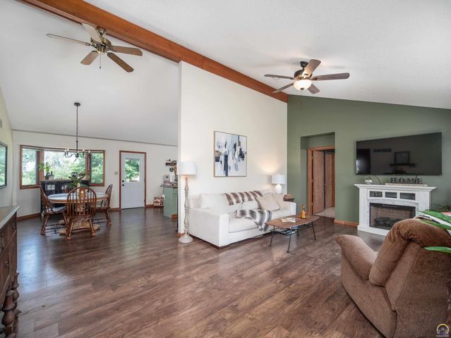 10727 SW Auburn RD, Wakarusa, KS 66546