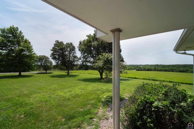 10727 SW Auburn RD, Wakarusa, KS 66546