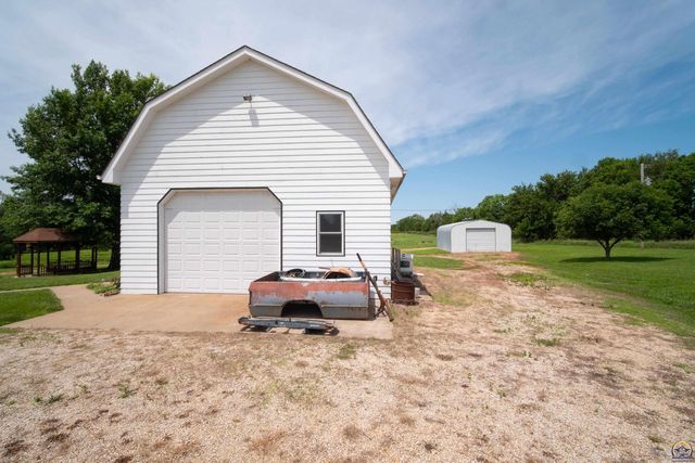 10727 SW Auburn RD, Wakarusa, KS 66546