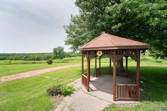 10727 SW Auburn RD, Wakarusa, KS 66546