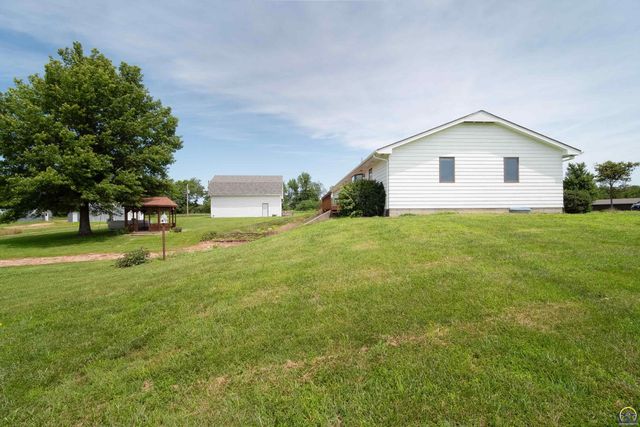 10727 SW Auburn RD, Wakarusa, KS 66546