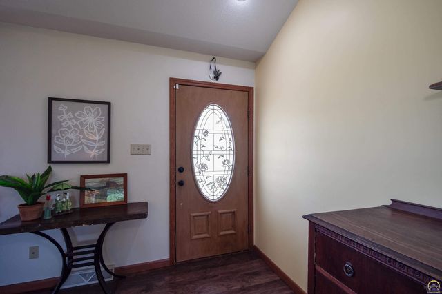 10727 SW Auburn RD, Wakarusa, KS 66546