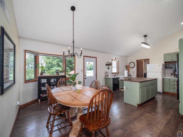 10727 SW Auburn RD, Wakarusa, KS 66546