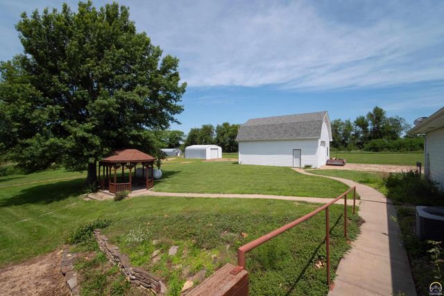 10727 SW Auburn RD, Wakarusa, KS 66546