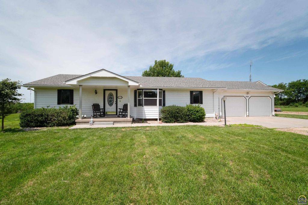10727 SW Auburn RD, Wakarusa, KS 66546