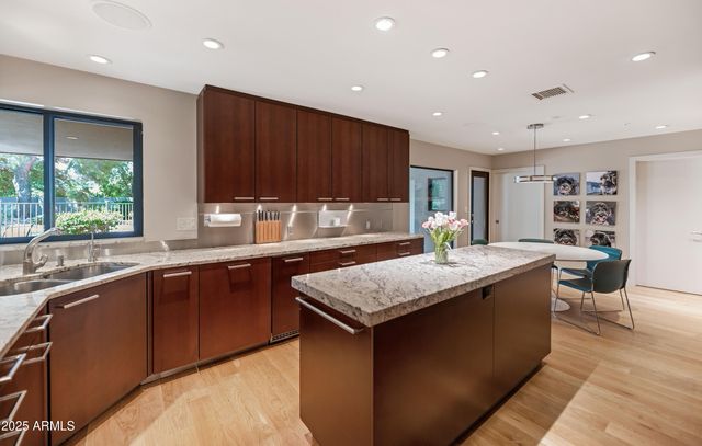 9829 N 49TH Place, Paradise Valley, AZ 85253