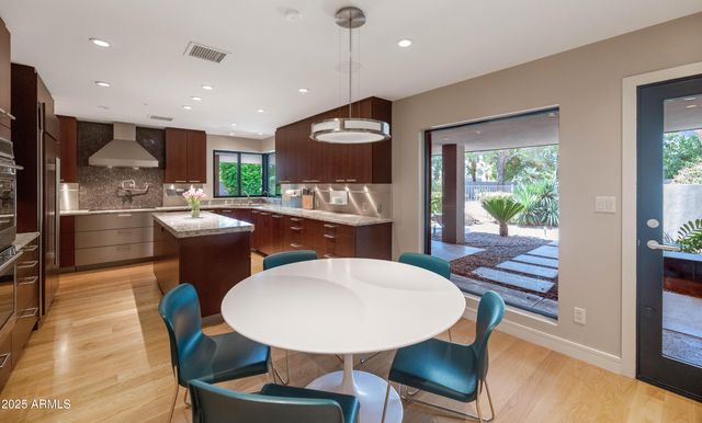 9829 N 49TH Place, Paradise Valley, AZ 85253