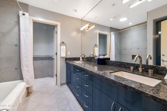 9829 N 49TH Place, Paradise Valley, AZ 85253