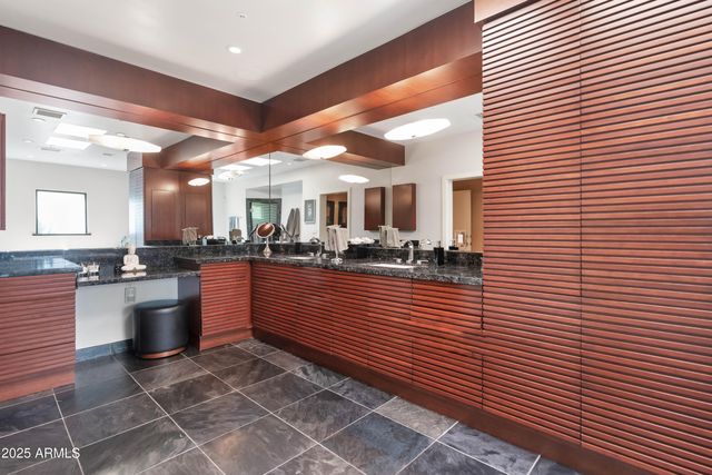 9829 N 49TH Place, Paradise Valley, AZ 85253