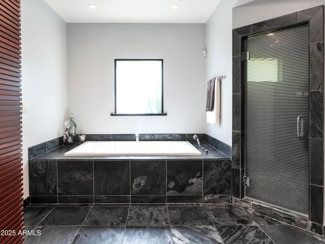 9829 N 49TH Place, Paradise Valley, AZ 85253