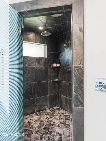 9829 N 49TH Place, Paradise Valley, AZ 85253