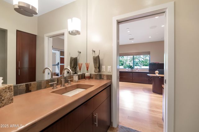 9829 N 49TH Place, Paradise Valley, AZ 85253