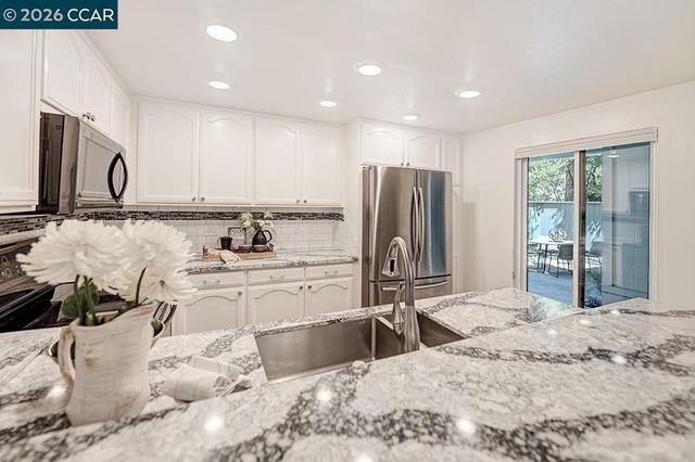 1417 Oakmont Dr 2, Walnut Creek, CA 94595