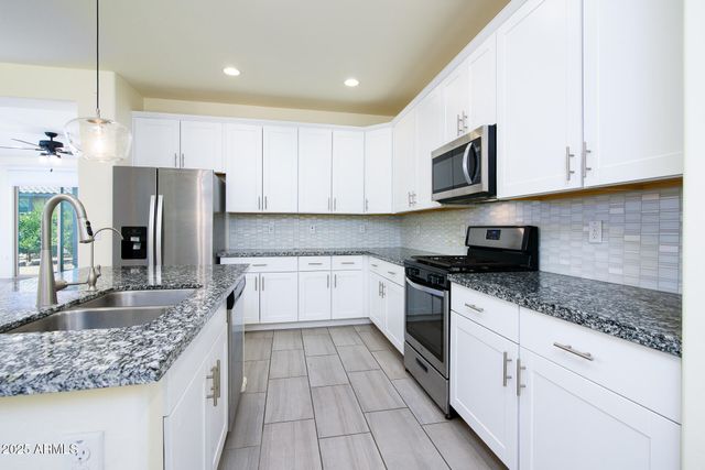 21150 N EVERGREEN Drive, Maricopa, AZ 85138